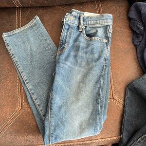 Old navy skinny jeans. Brand new with tags size 10